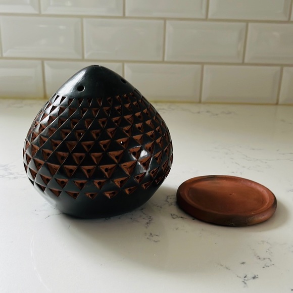 Nicaraguan Handmade Clay Black Candle Holder - Picture 5 of 10